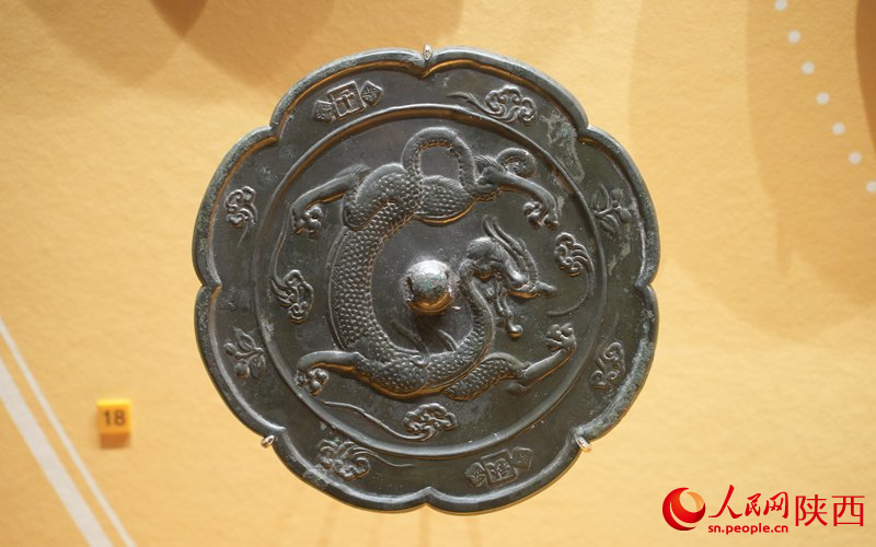 唐代·千秋龍紋鏡。人民網記者 李志強攝