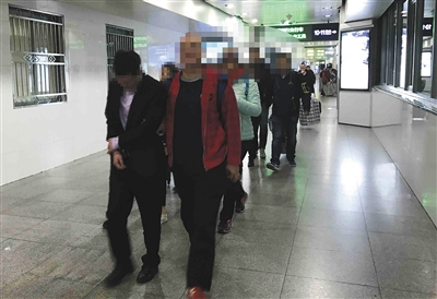 團伙“賣考試答案”騙款近200萬 技術公司成幫兇 團伙“賣考試答案”騙款近200萬 技術公司成幫兇