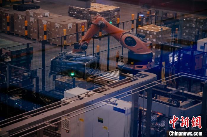 百威雪津啤酒莆田基地釀造幾乎都由自動化生產(chǎn)線完成，年產(chǎn)能達(dá)200萬噸?！±钅宪?攝