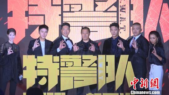 由導(dǎo)演丁晟所帶來的《特警隊(duì)》集結(jié)了凌瀟肅、賈乃亮、金晨等實(shí)力派演員?！】涤裾?攝